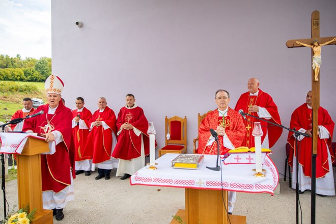 Biskup Radoš predslavio misu povodom tridesetog hodočašće u Zrin u Sisačkoj biskupiji